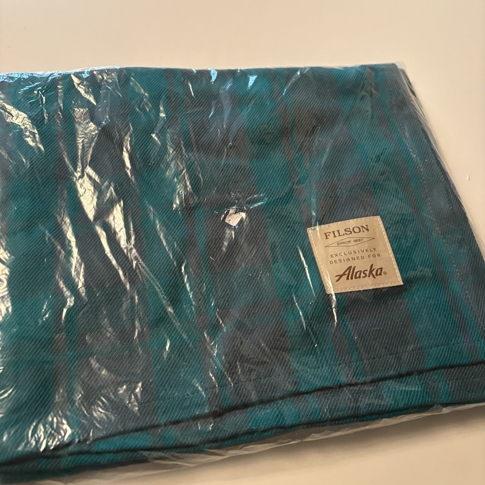 Alaska Airlines Sealed First Class FILSON Plaid Blanket (54x38) Navy Green